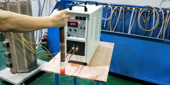 Máquina rápida da soldadura de indução 60KW para o distribuidor de calor e o permutador de calor de Alumininum